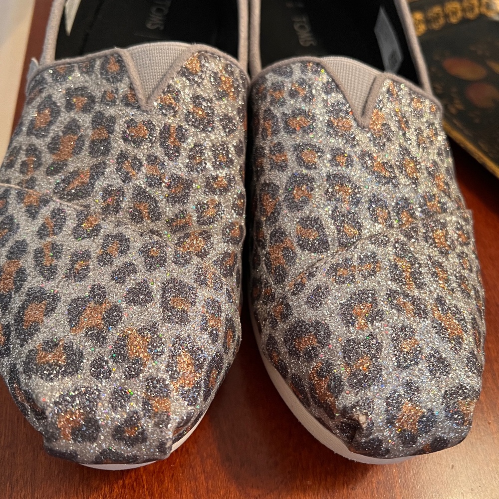 Bobs size 10 metallic leopard print canvas shoe